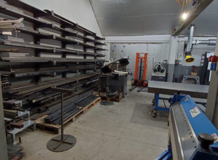 Magazyn materiałów i strefa cięcia